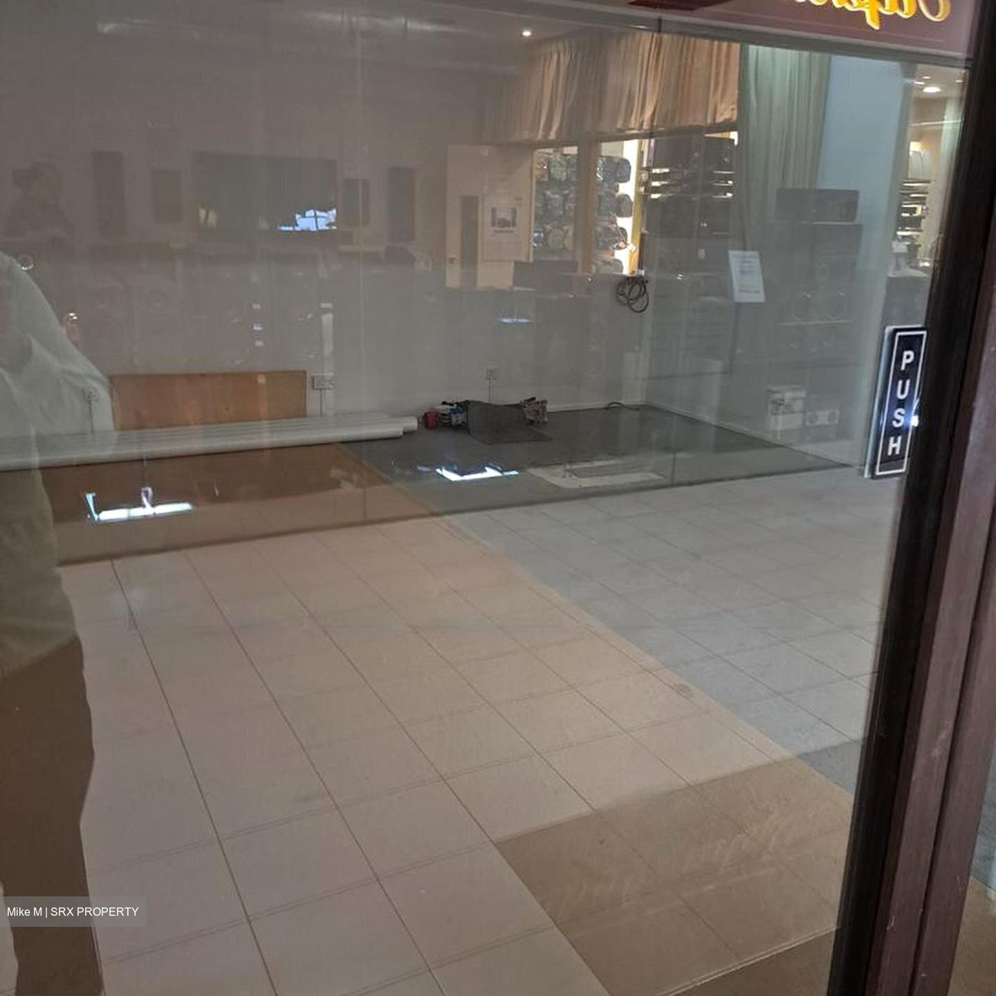 The Adelphi (D6), Retail #460049181